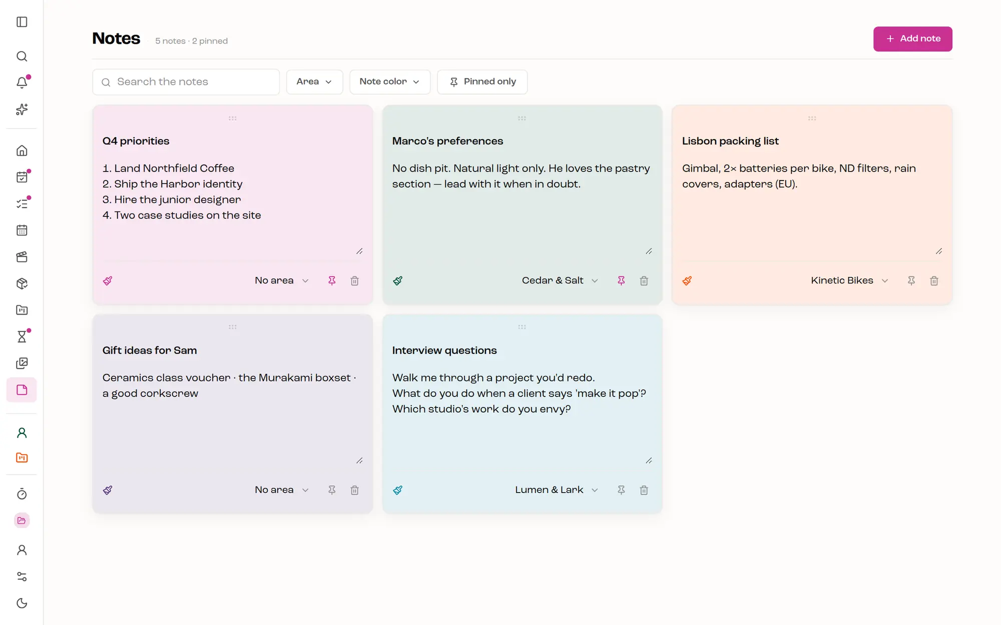 The notes wall: colored notes for priorities, a packing list and interview questions.